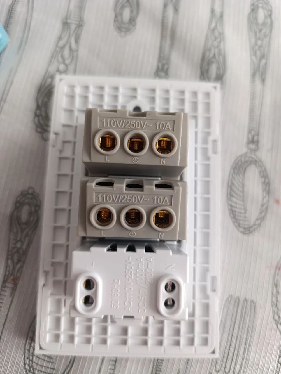 PROMOÇÃO Tomada multiuso parede com USB e tpc NOVA - Foto 3
