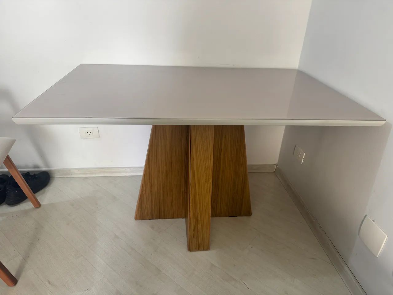 Mesa de jantar em ótimo estado - Foto 2