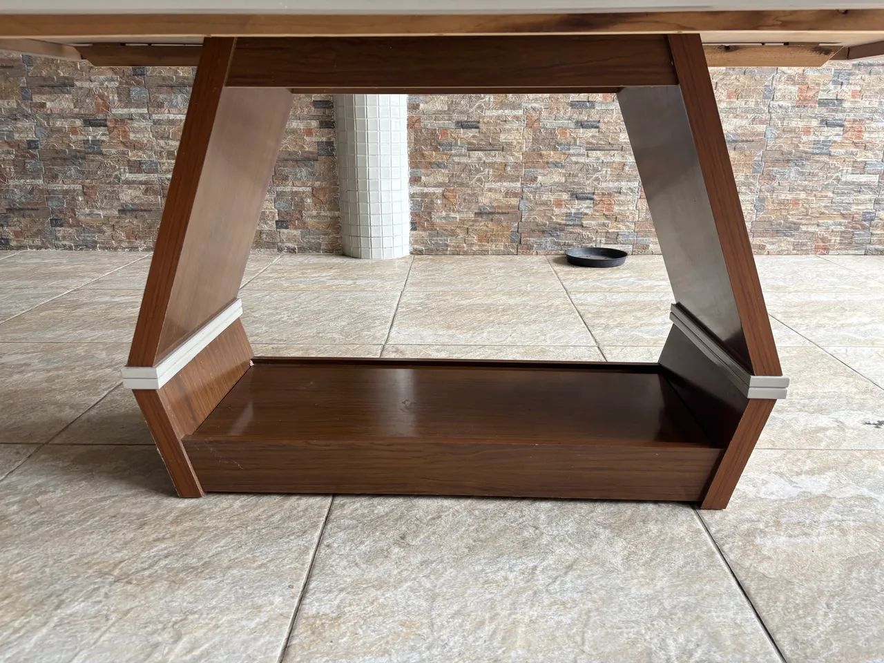 Vende-se mesa de madeira com tampo de vidro  - Foto 3