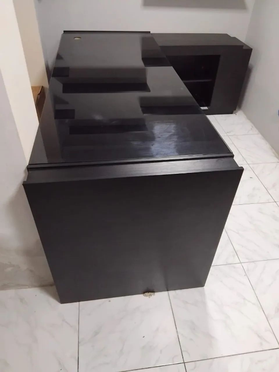 Mesa para Escritório em L com vidro temperado 2,00 x 1,70. - Foto 3