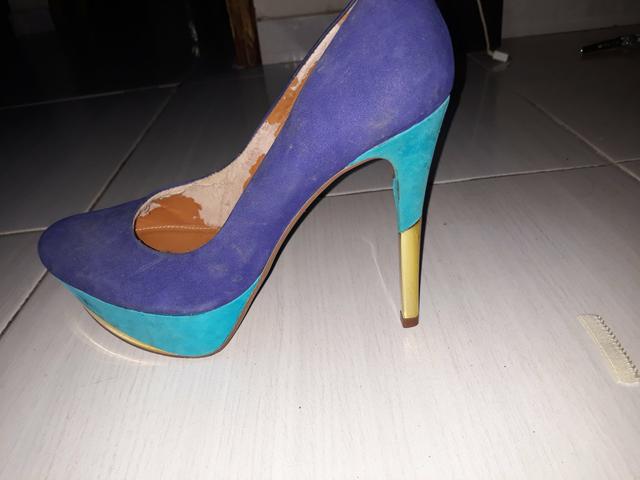 2 sapatos Altos Marca Vizzano n 35 e Arezzo n 37