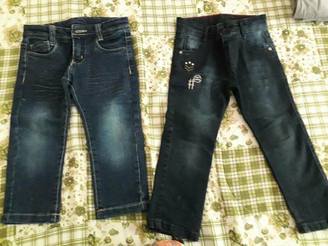 Duas calças jeans tamanho 2 e 3