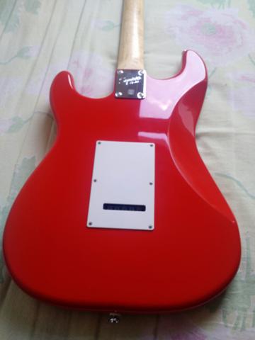 Guitarra Squier + Capa + Amplificador - Foto 6