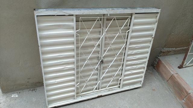 Janela de Metalon fechada