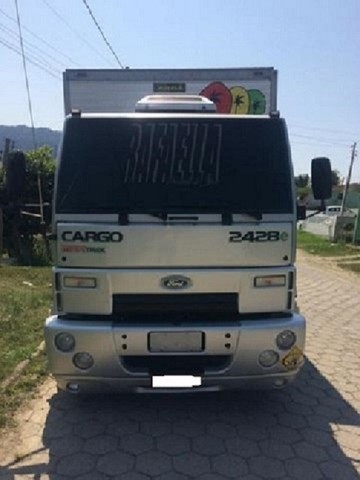 FORD CARGO 2428 ANO 2011