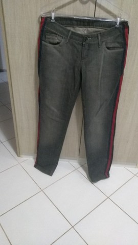 Calça jeans DMLR com listras laterais