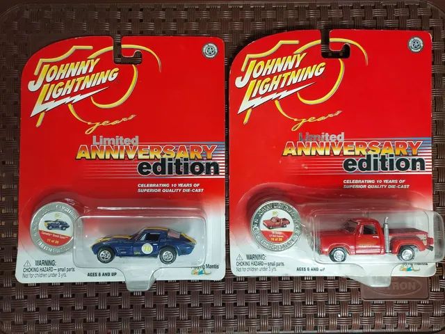 Miniatura 1:64 Johnny lightning edição limitada 10 anos - Foto 3