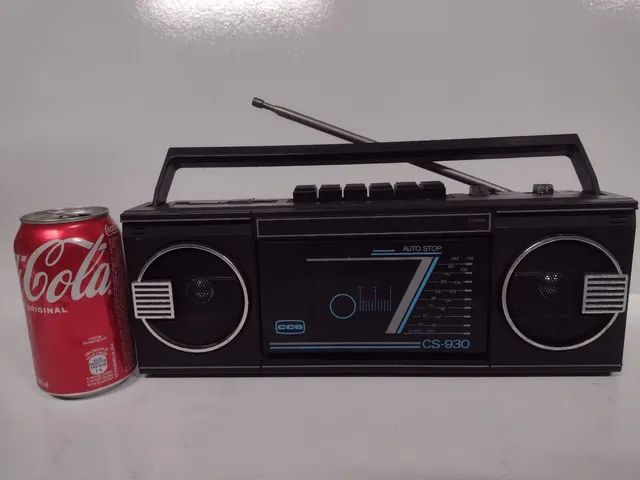 Rádio portátil antigo cce