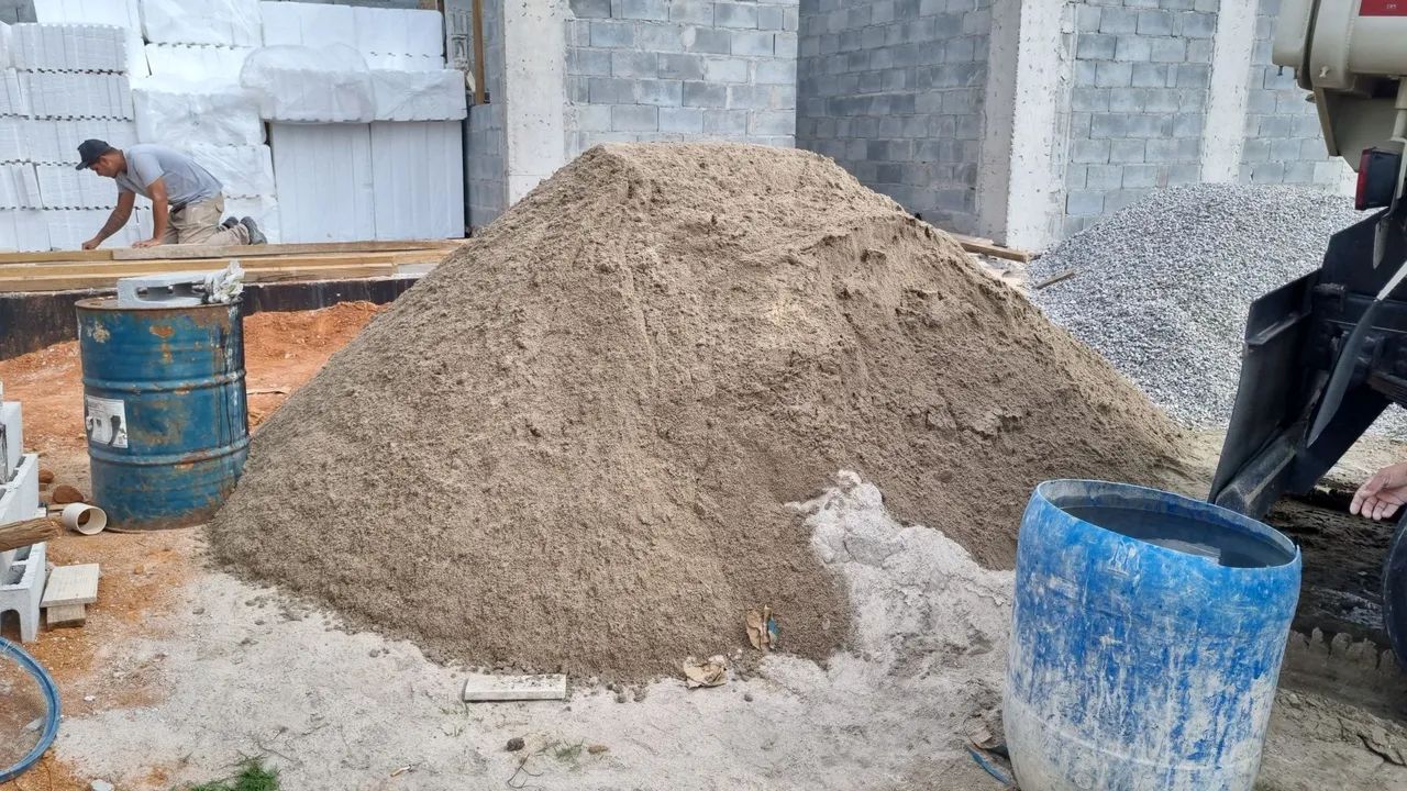 Caminhao de areia e pedra para todo litoral norte preços promocionais - Foto 2