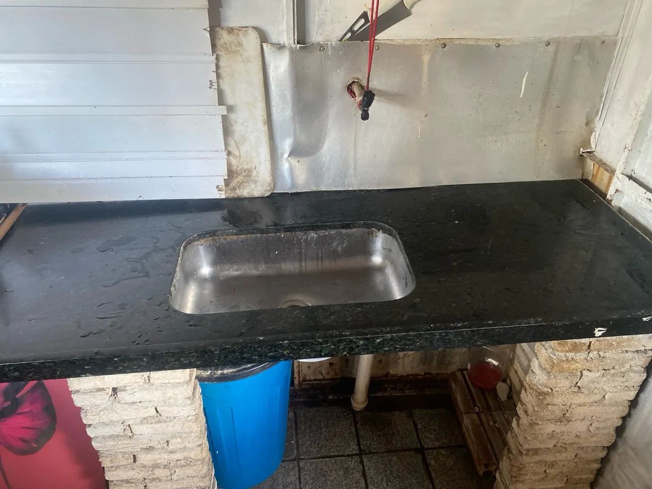 Pia de cozinha em granito preto 176x64 medidas