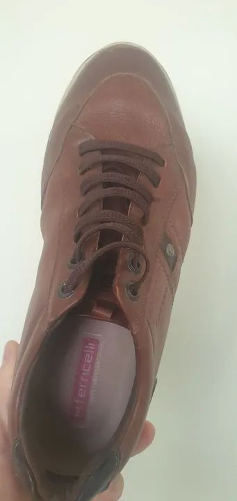 Vendo sapatenis em couro legítimo pouco usado 