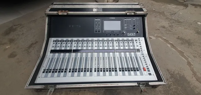Mesa TF5 Yamaha 32 canais + Case