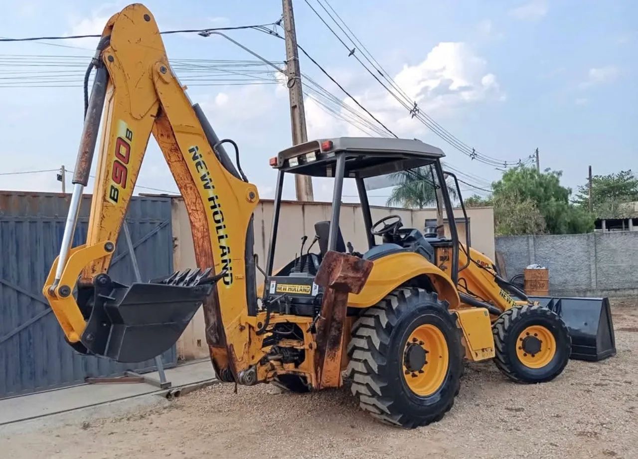 2013 Retroescavadeira New Holland B90