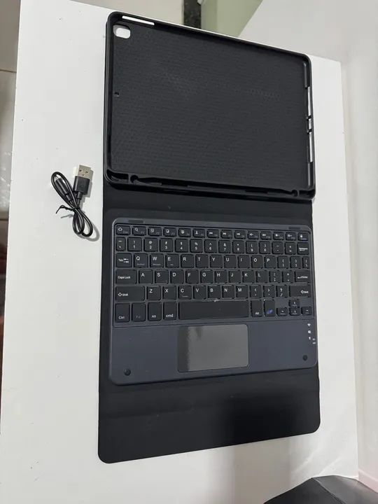 Capa com teclado iPad 9 - Foto 4