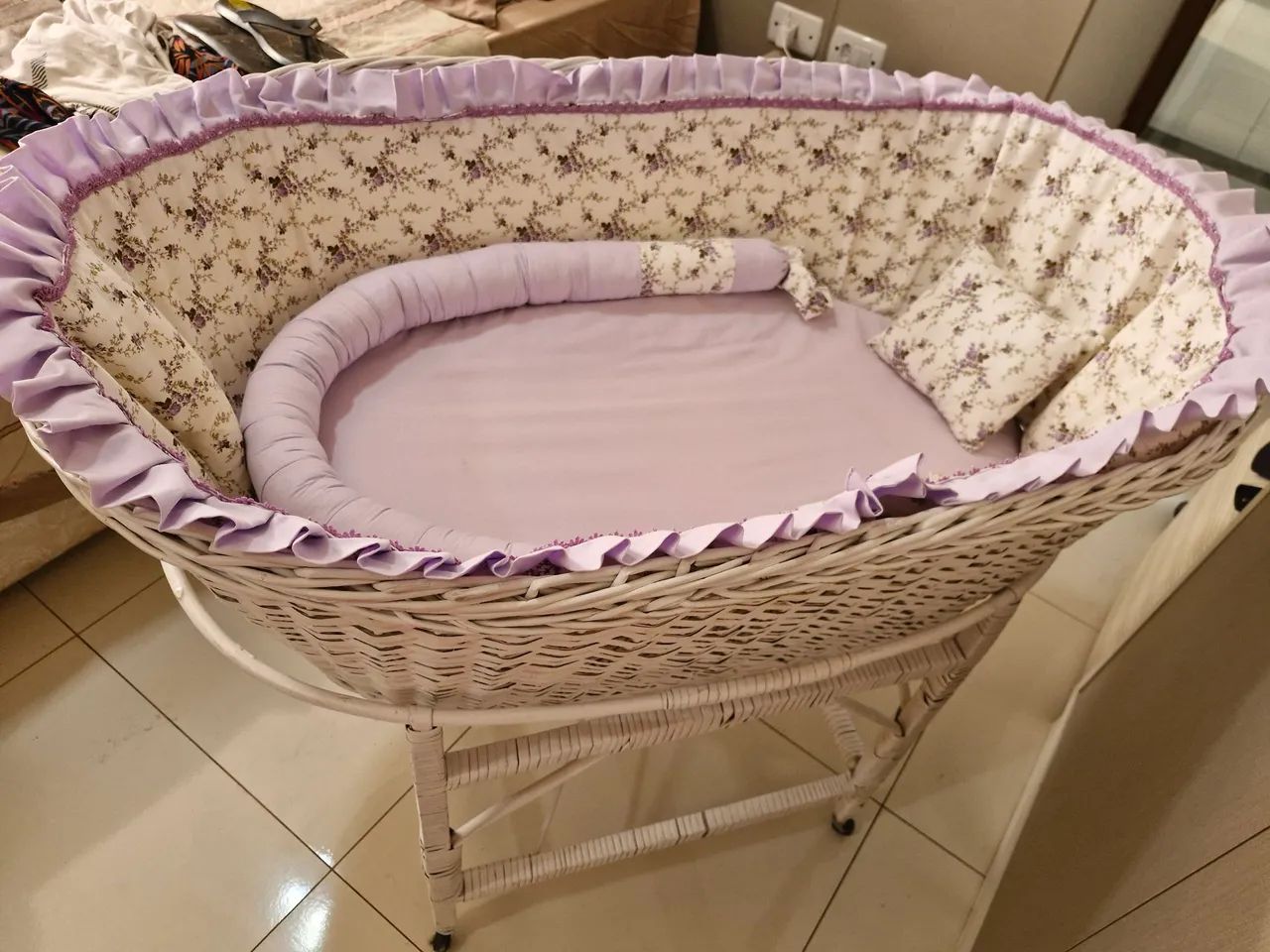 Berço de Vime Branco com kit decorado para menina - Foto 5