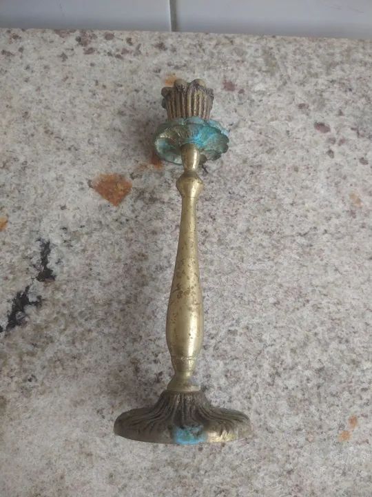 Castiçal metal bronze antigo  - Foto 5