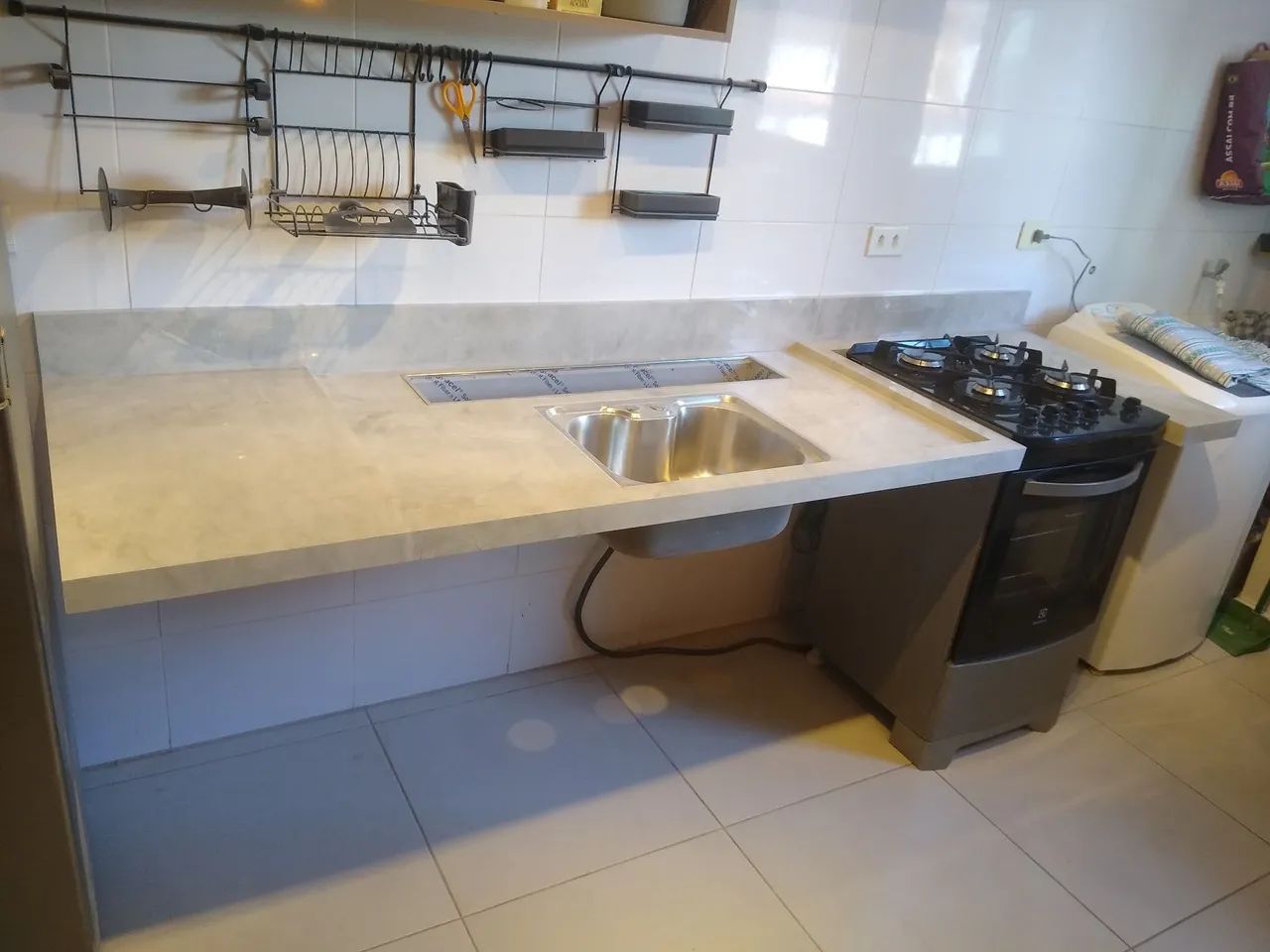 pia escupida em porcelanato  - Foto 2