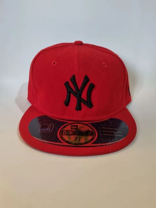 Boné New Era NY impermeável 
