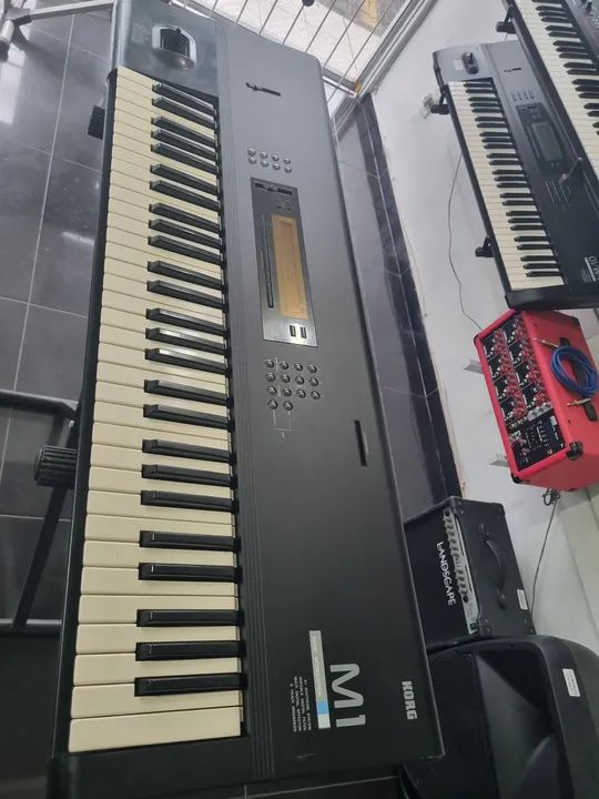 Teclado Korg M1 - Workstation AI Synth - Instrumentos musicais