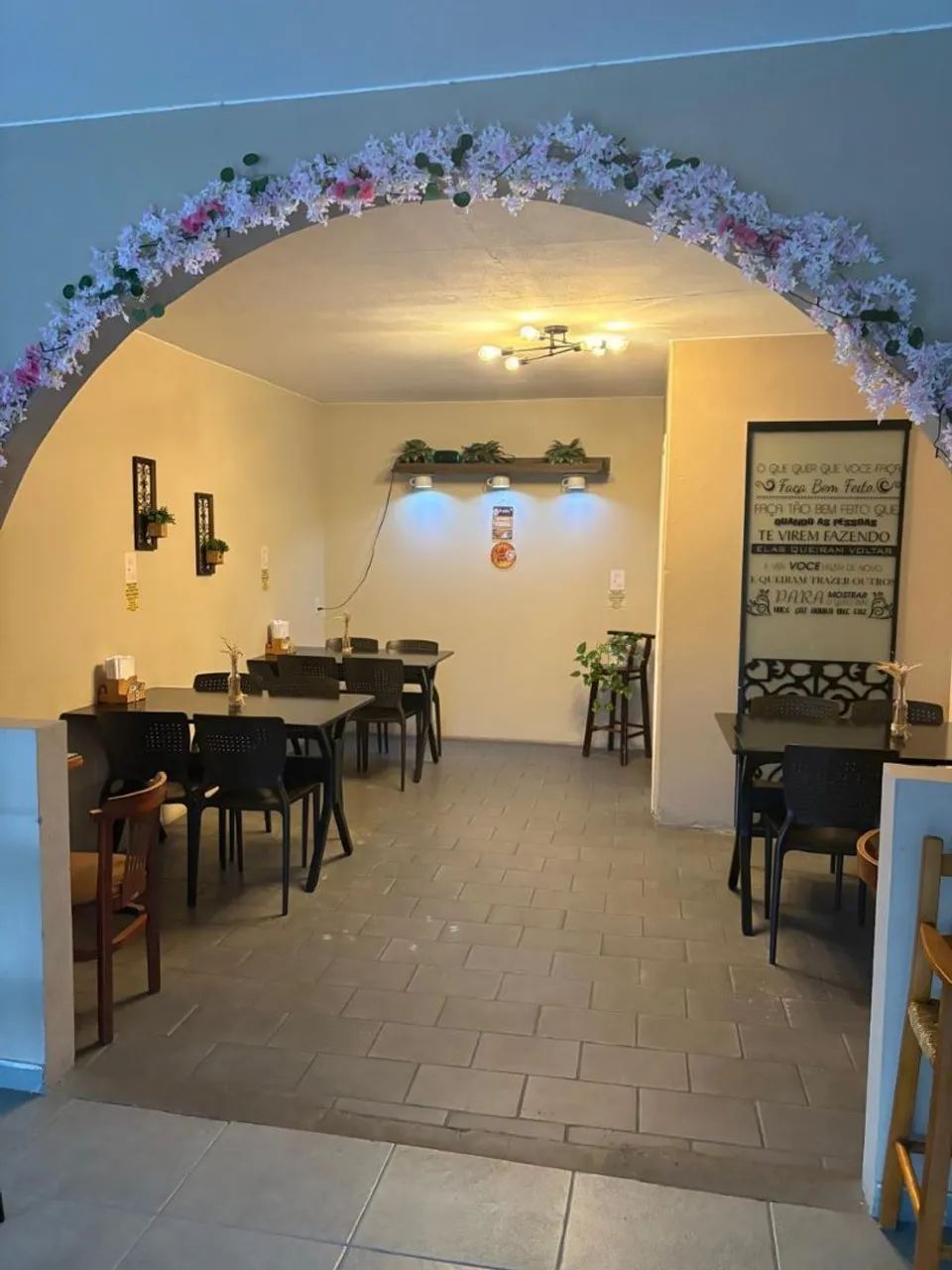 Cafeteria e Padaria completa no centro de Navegantes.