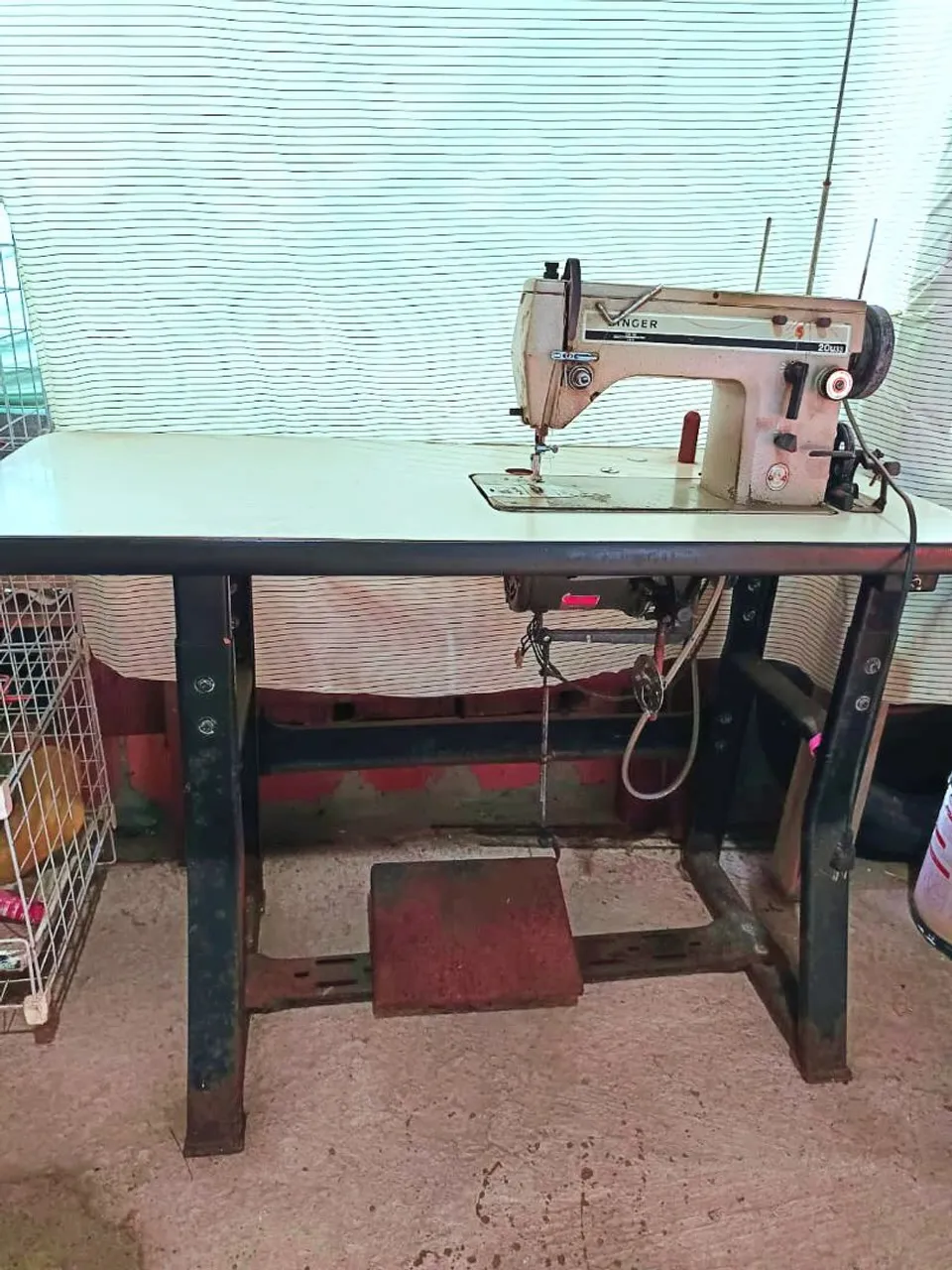 Máquina de Costura Reta e Zigzag Singer 20u33