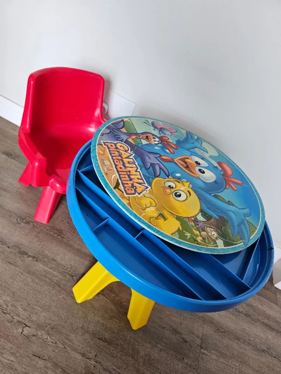 Chick Chick Table with Chair