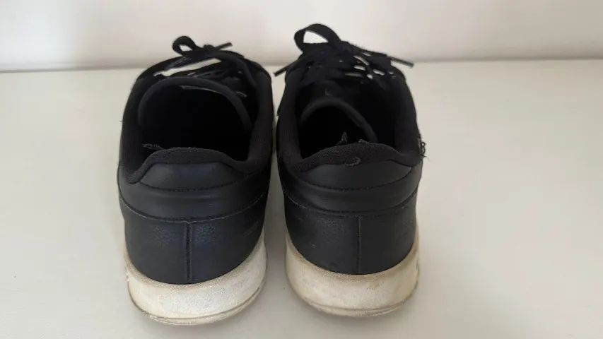 Tênis Adidas tamanho 41 - Foto 2