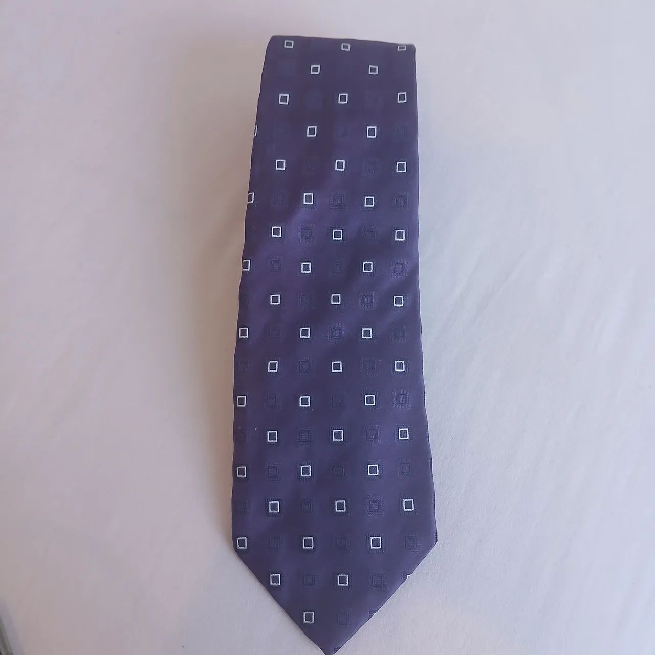Gravata Vitorino Azul Escuro com Detalhes Quadrados