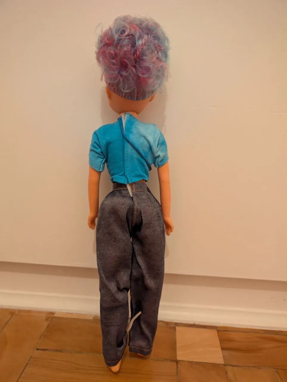 Boneca Fashion com Cabelo Colorido - Foto 2
