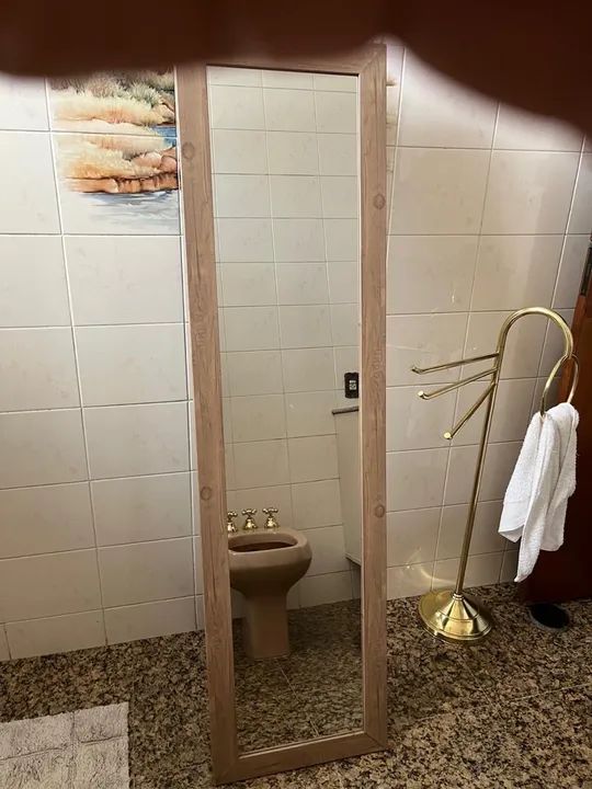 Espelho de piso borda amadeirada 