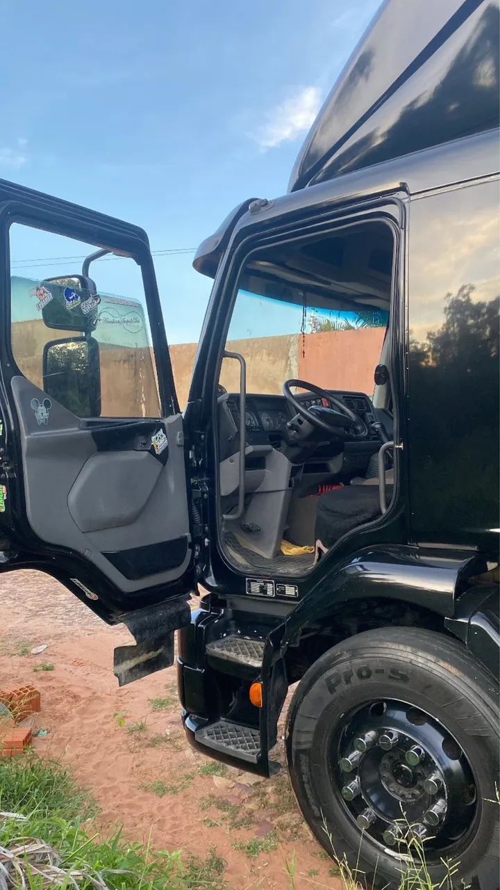 VENDO VOLVO VM 260 ( CAPA DE REVISTA) - Foto 2