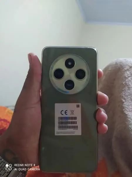 Redmi 14c zerado 1 mês de uso tenho nota fiscal,e todos acessórios, acompanha 5 capinhas 