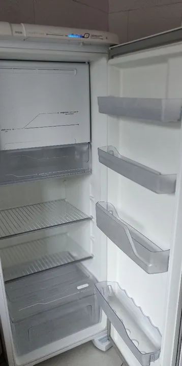 Vendo geladeira Eletrolux frosfree, nunca mexida possibilidade de entrega! - Foto 3