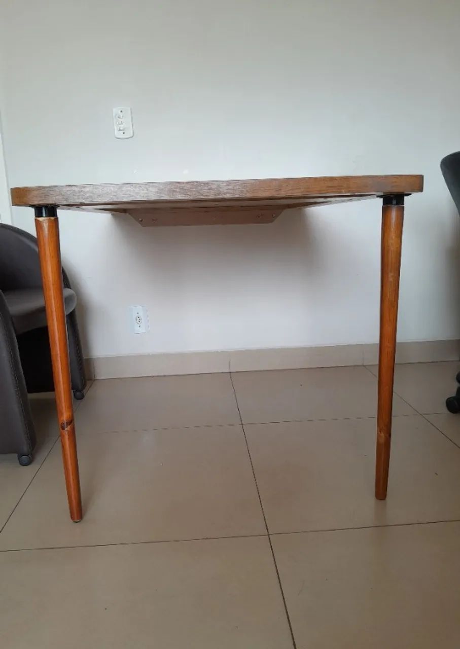 Dining table with laminate countertop64960522967938120