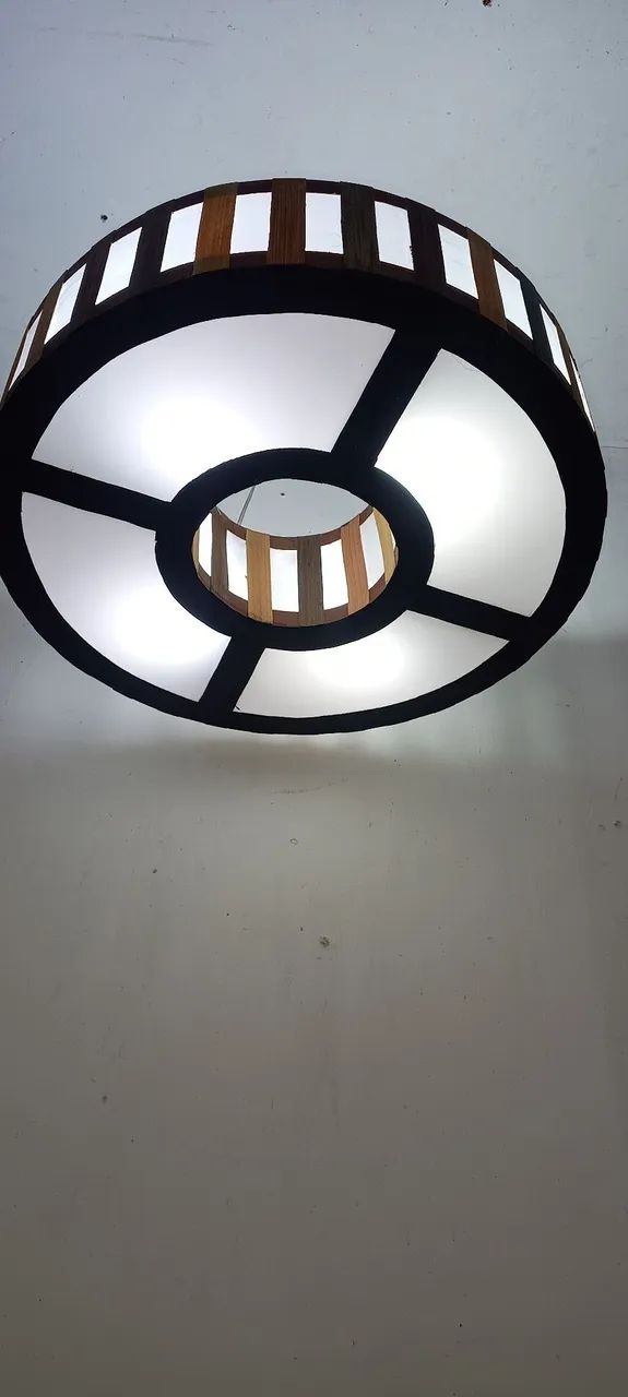 Lustre de madeira com cúpula redonda - Foto 2
