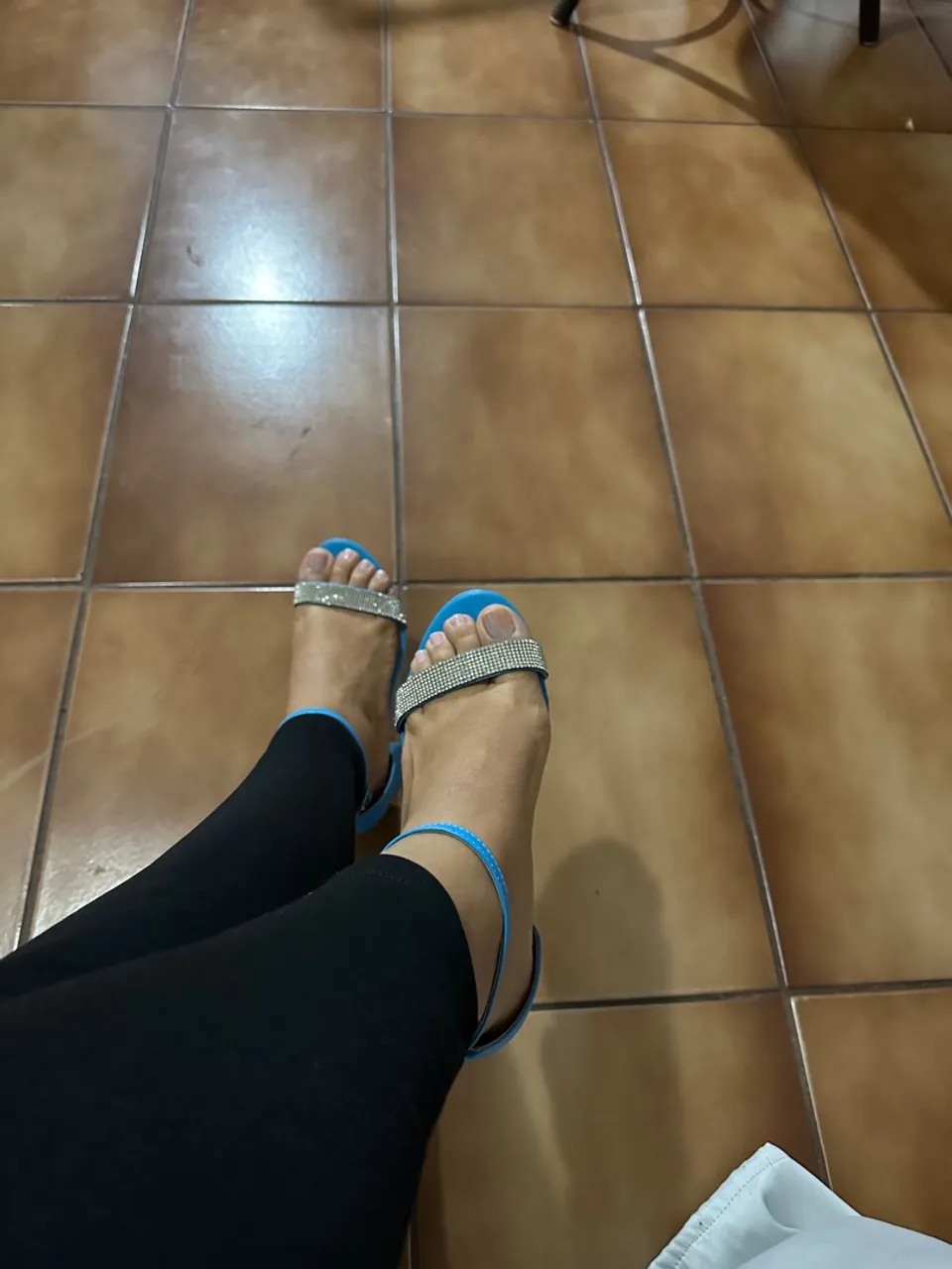 Sandálias Azuis com Detalhes em Strass