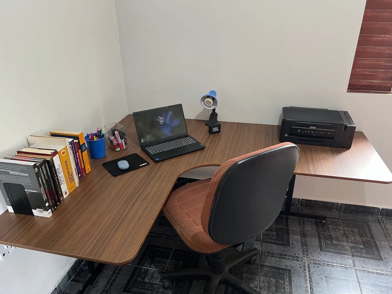 Mesa de Escritório L em MDF e Metalon 