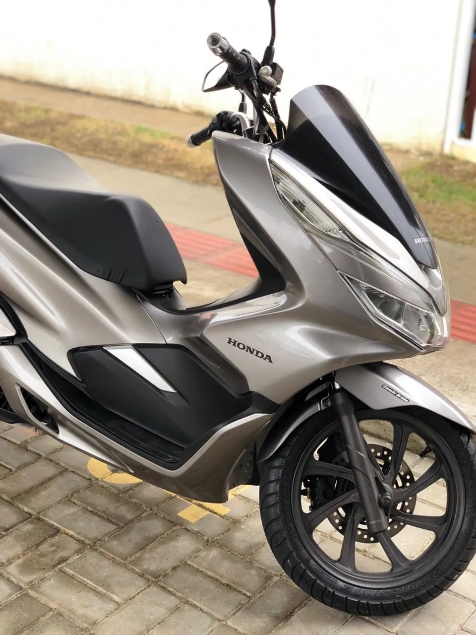 Moto pcx mais Nova do OLX