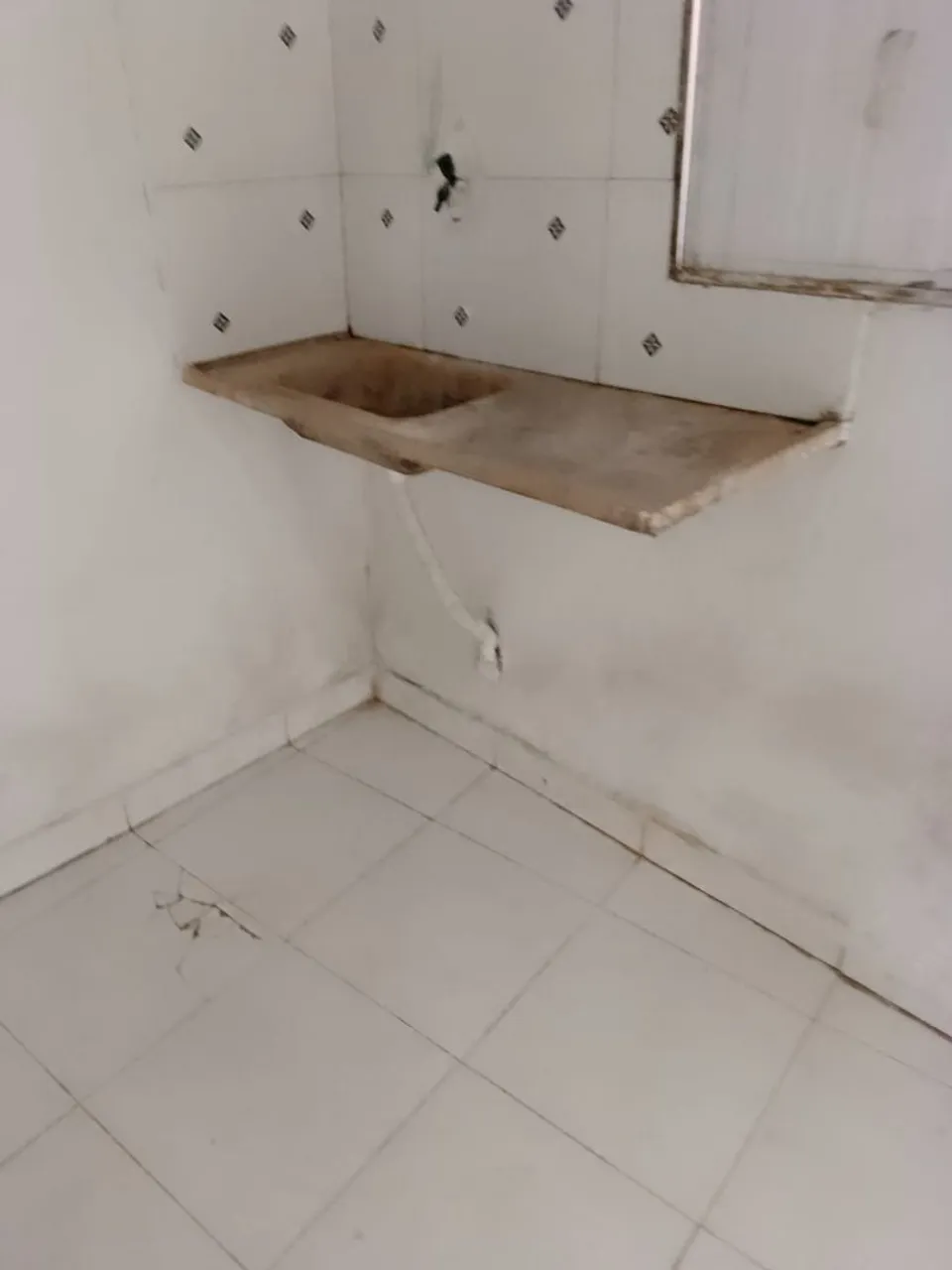 Alugo uma casa