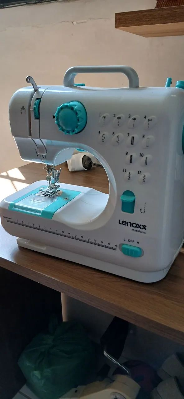 MÁQUINA DE COSTURA PORTÁTIL 