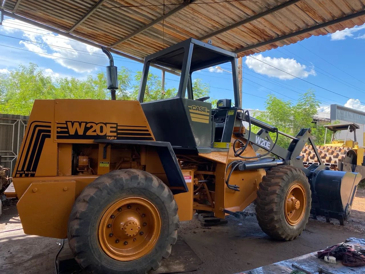 Pá Carregadeira  CASE W20E ano 1996