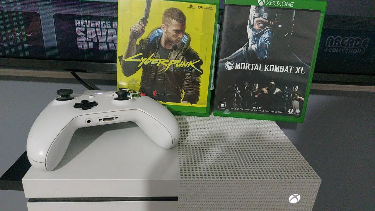 Xbox One S 1TB armazenamento, 1 controle +2 jogos(Cyberpunk 2077 e Mortal kombat XL)
