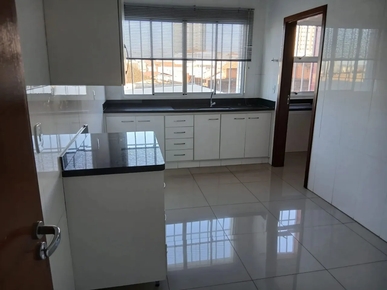 Locação apartamento - 120m² - 3 quartos - 2 Banheiros - 3 vagas de garagem - Estação - Fra