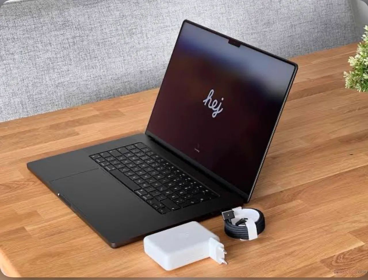 MacBook Pro m4 512GB 1 ano de garantia 