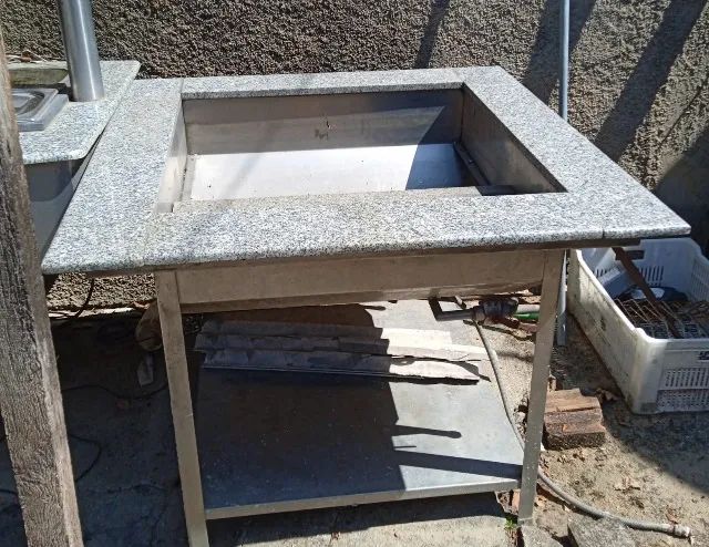 2 Buffets sendo ( 1 quente e 1 frio ) e 1 ilha quente. - Foto 3