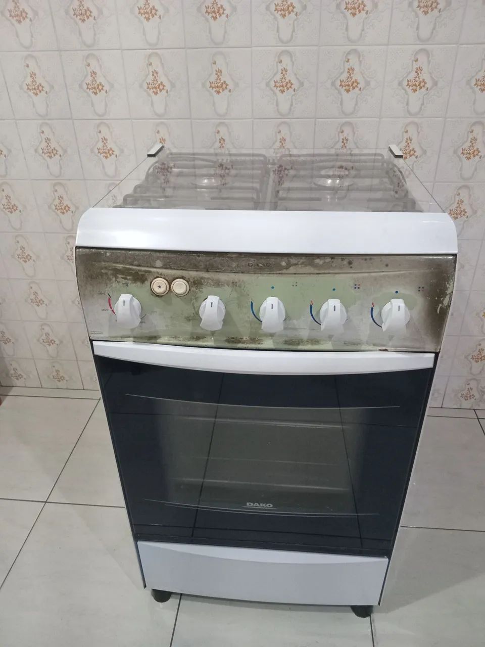 Fogão Dako Magister 04 bocas acendedor automático.Necessita reparos; ou aproveitar Peças.