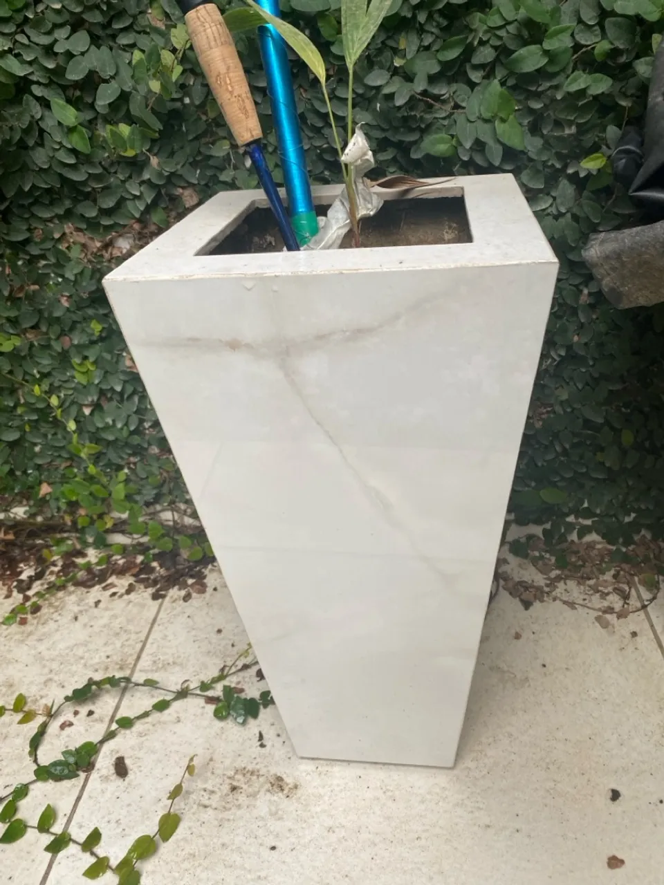Vaso decorativo de concreto com design moderno