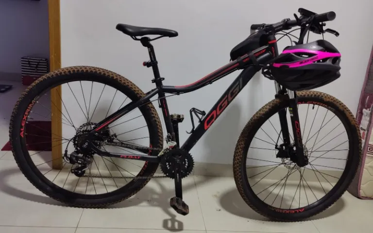 Bicicleta OGGI FLOAT SPORT - Seminovíssima! Preta
