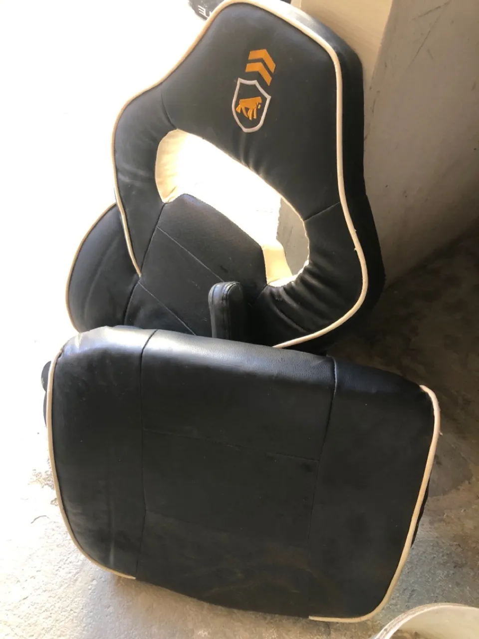 Cadeira Gamer Preto com Detalhes em Bege