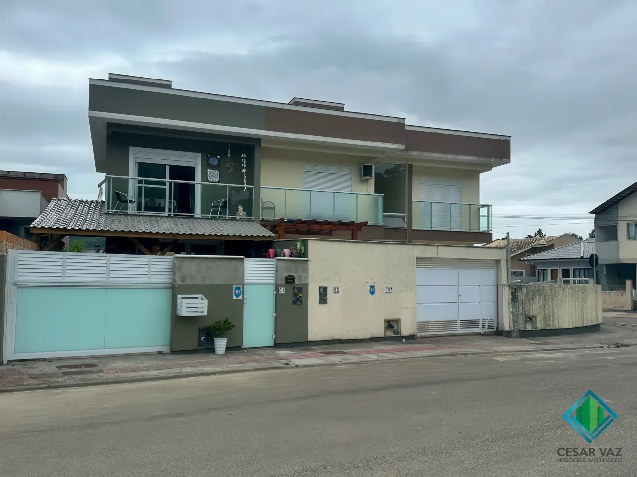 Sobrado para venda possui 74 metros quadrados com 2 quartos em Bela Vista - Palhoça - SC